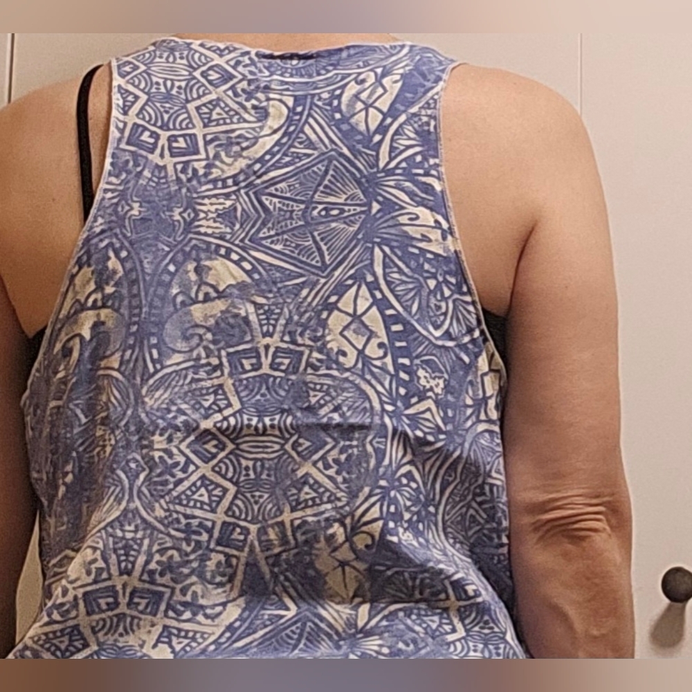 Tops - Picture 2 of 4